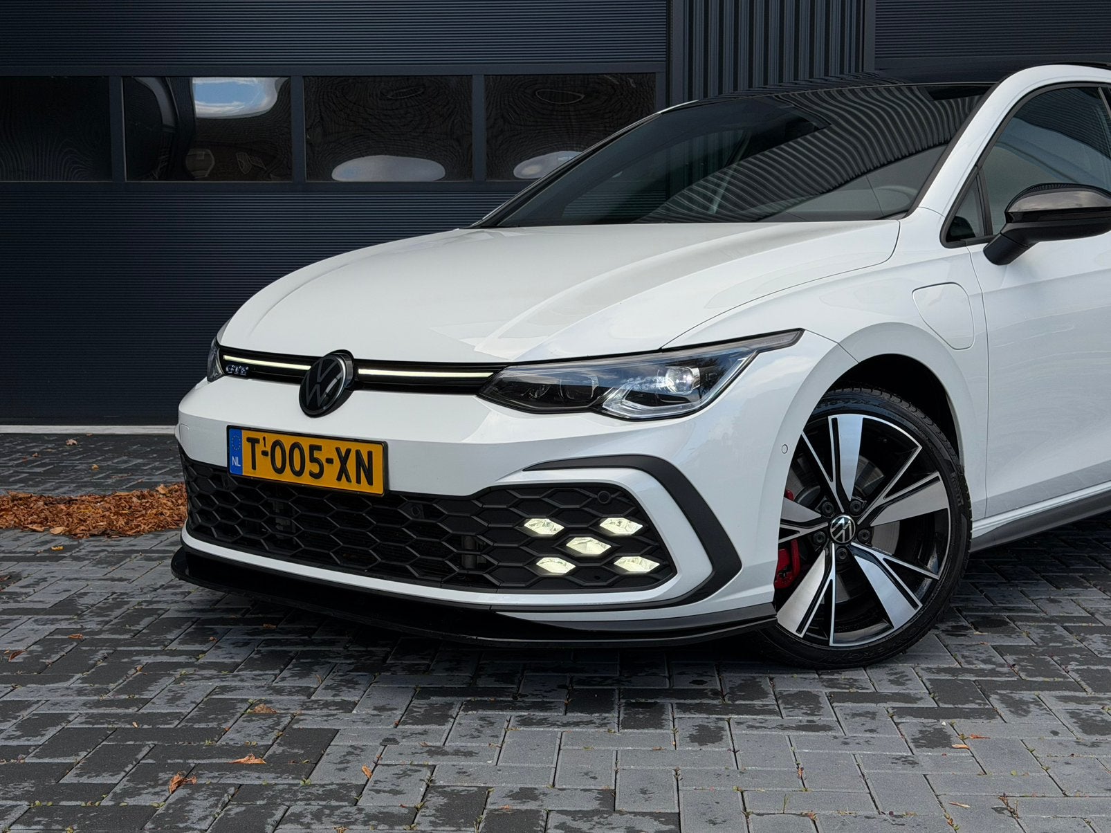 Volkswagen Golf 1.4 GTE/Pano/Akra/IQ/ACC/Camera/stuurVW/18”/, Auto's, Zwart, 4 cilinders, Alcantara, Wit