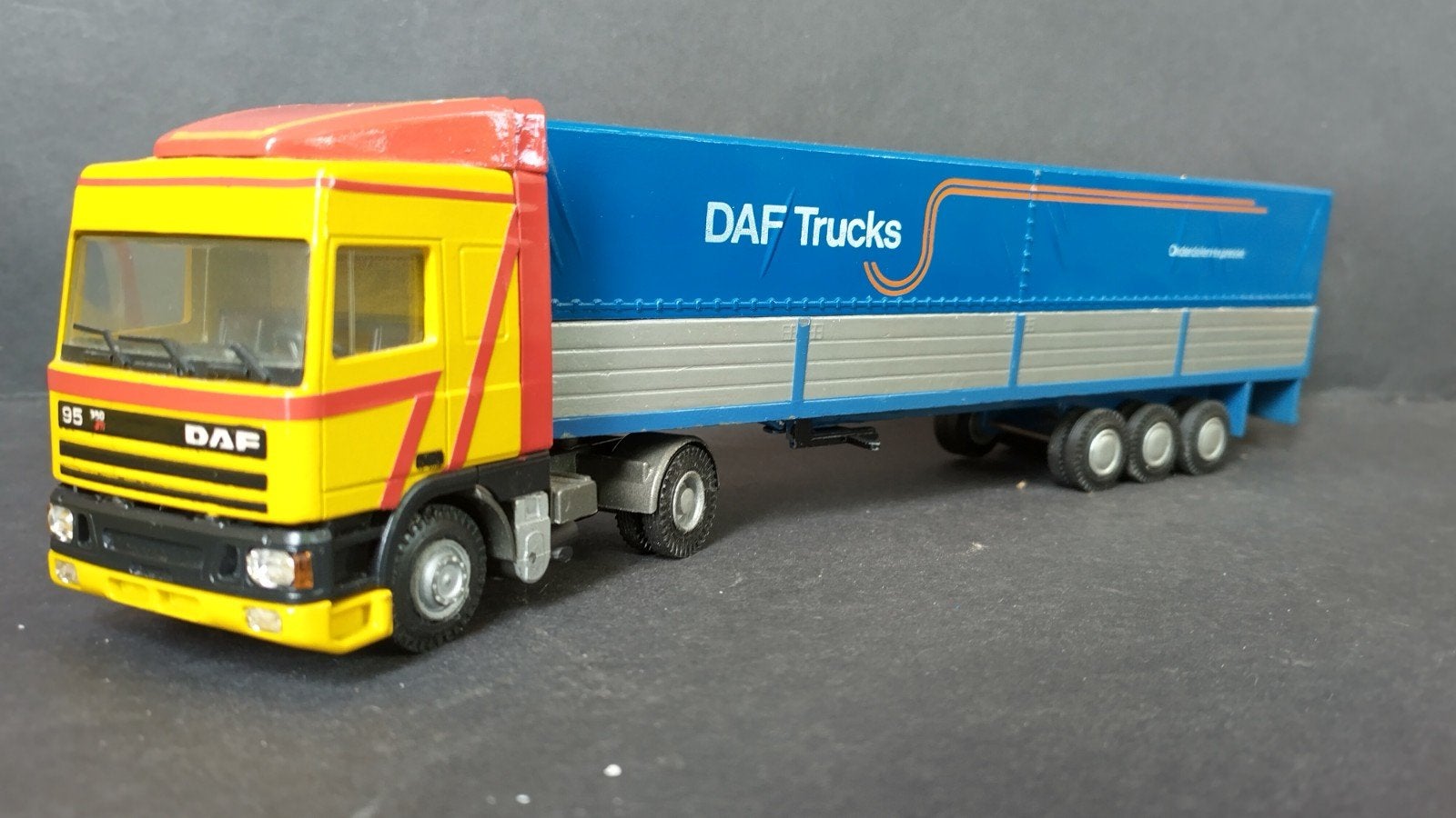 Daf 95 met huif trailer 1:50 Lion Car Pol, Verzenden, ., Zo goed als nieuw, Lion Car