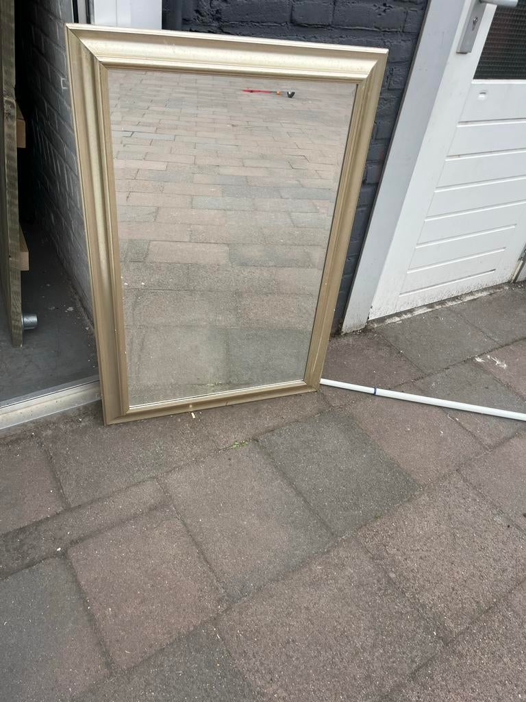 Grote spiegel met gouden lijst, Huis en Inrichting, Woonaccessoires | Spiegels, Ophalen, Gebruikt, 100 tot 150 cm, Rechthoekig