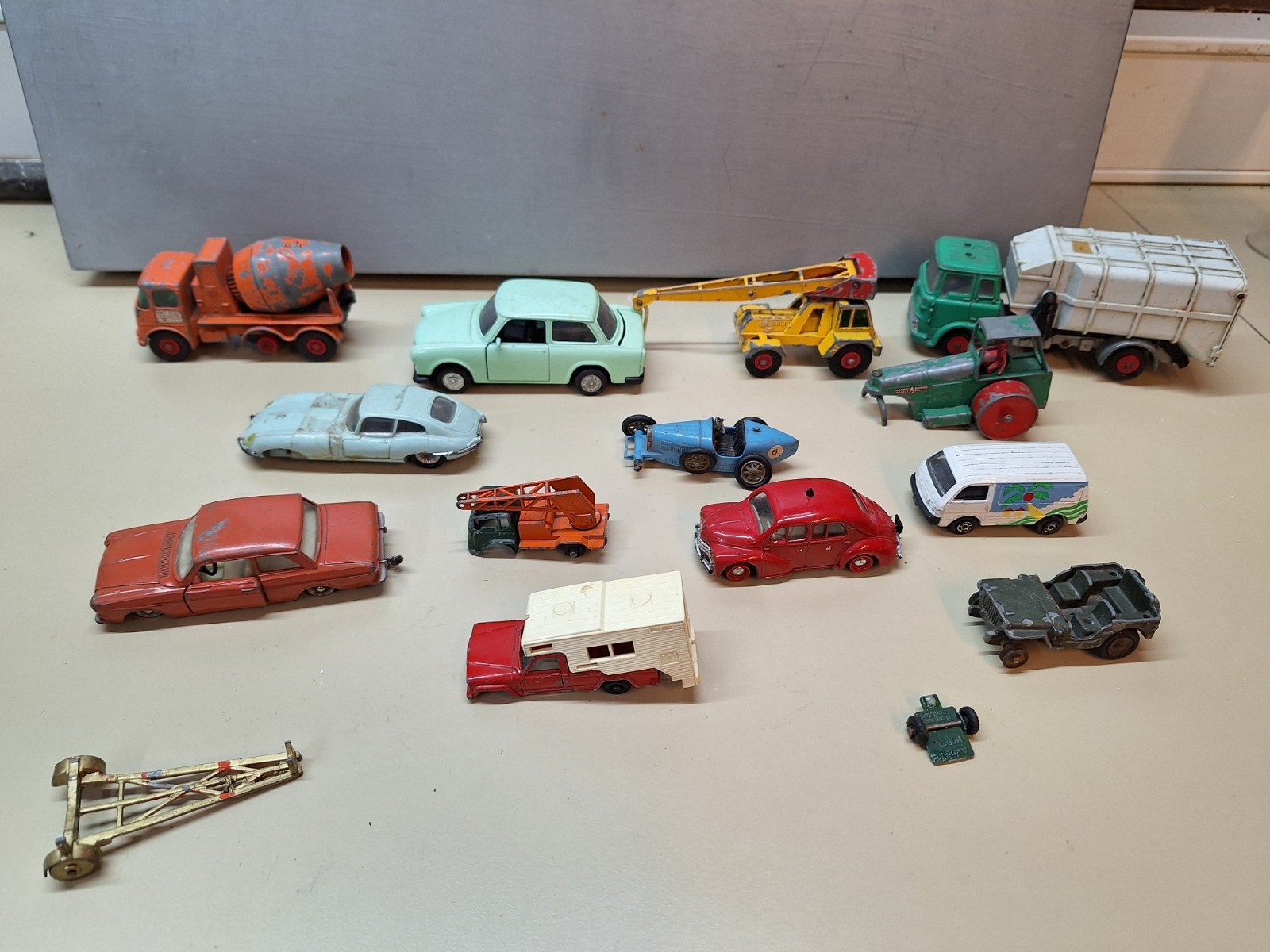 Oude speelgoedautootjes: Dinky Toys, Matchbox en meer, Ophalen of Verzenden, Gebruikt