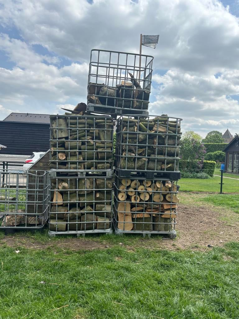 Gekloofd en blokken haardhout in IBC-containers, 6 m³ of meer, Ophalen, Essenhout, Blokken