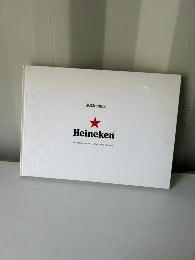 Uniek hardcover promotie-/designboek van Heineken + JCDecaux, Ophalen of Verzenden, Zo goed als nieuw, Overige typen, Heineken