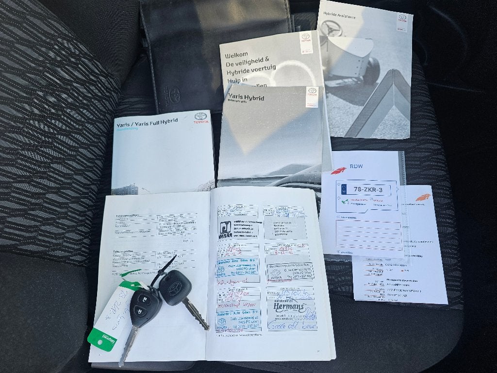 Foto 17 van Toyota Yaris / 2013 / 1.5 Full Hybrid / Automaat / Clima ✅