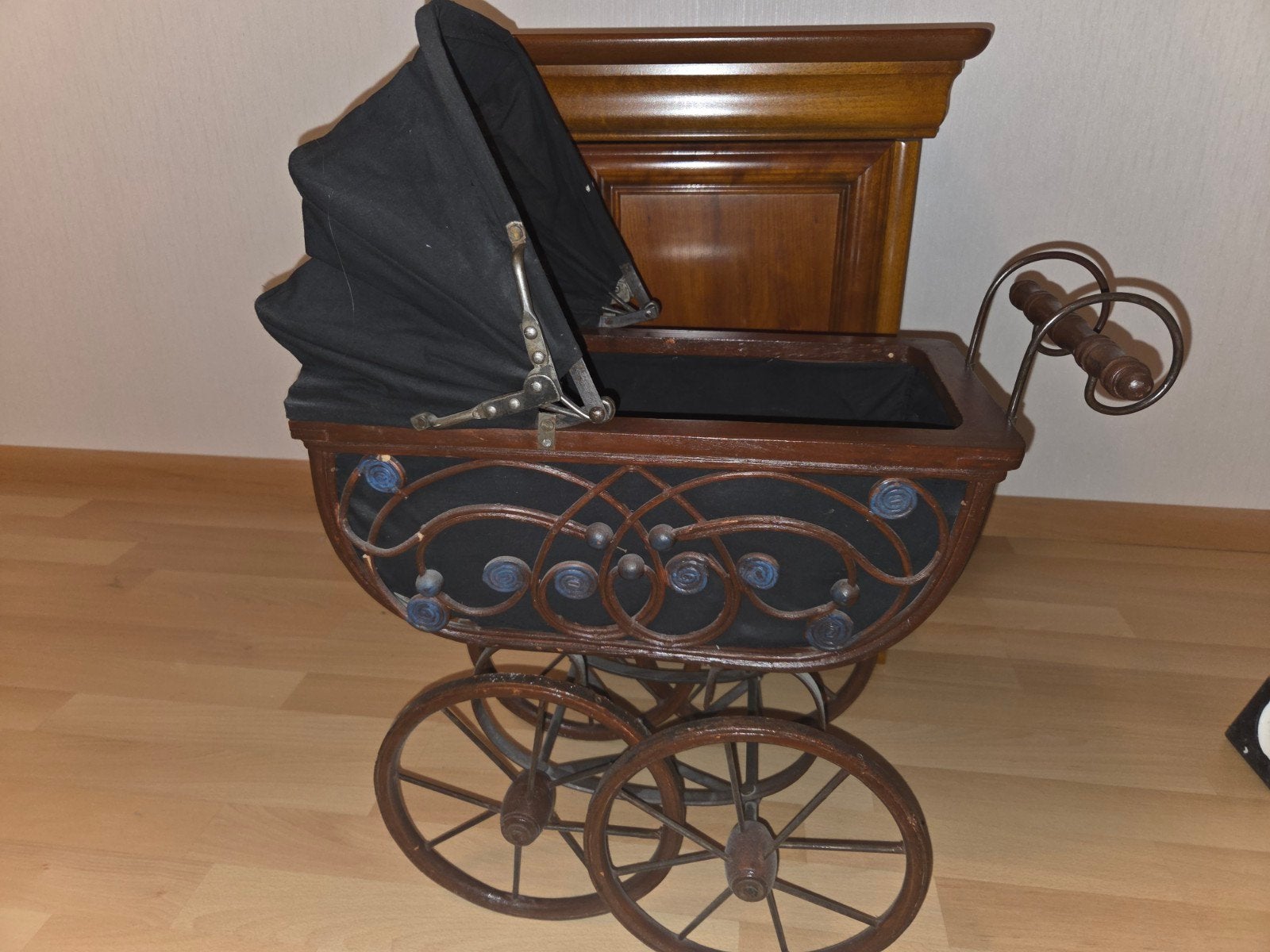 antieke poppenwagentje, Ophalen of Verzenden