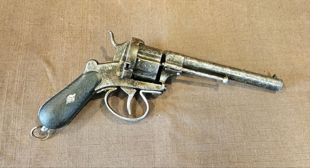 Oud Frans/Belgisch revolver., Verzamelen, Militaria | Algemeen, Ophalen of Verzenden, Landmacht, Overige gebieden, Embleem of Badge