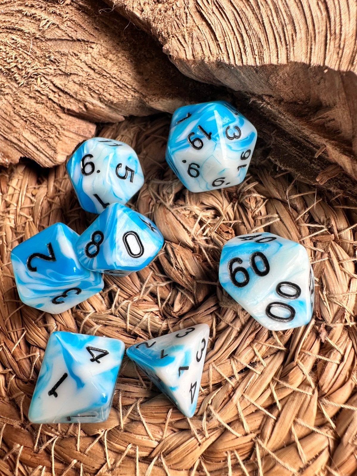 DND Dice / blauw - wit / dobbelstenen / dobbelset / nieuw, Ophalen of Verzenden, Nieuw