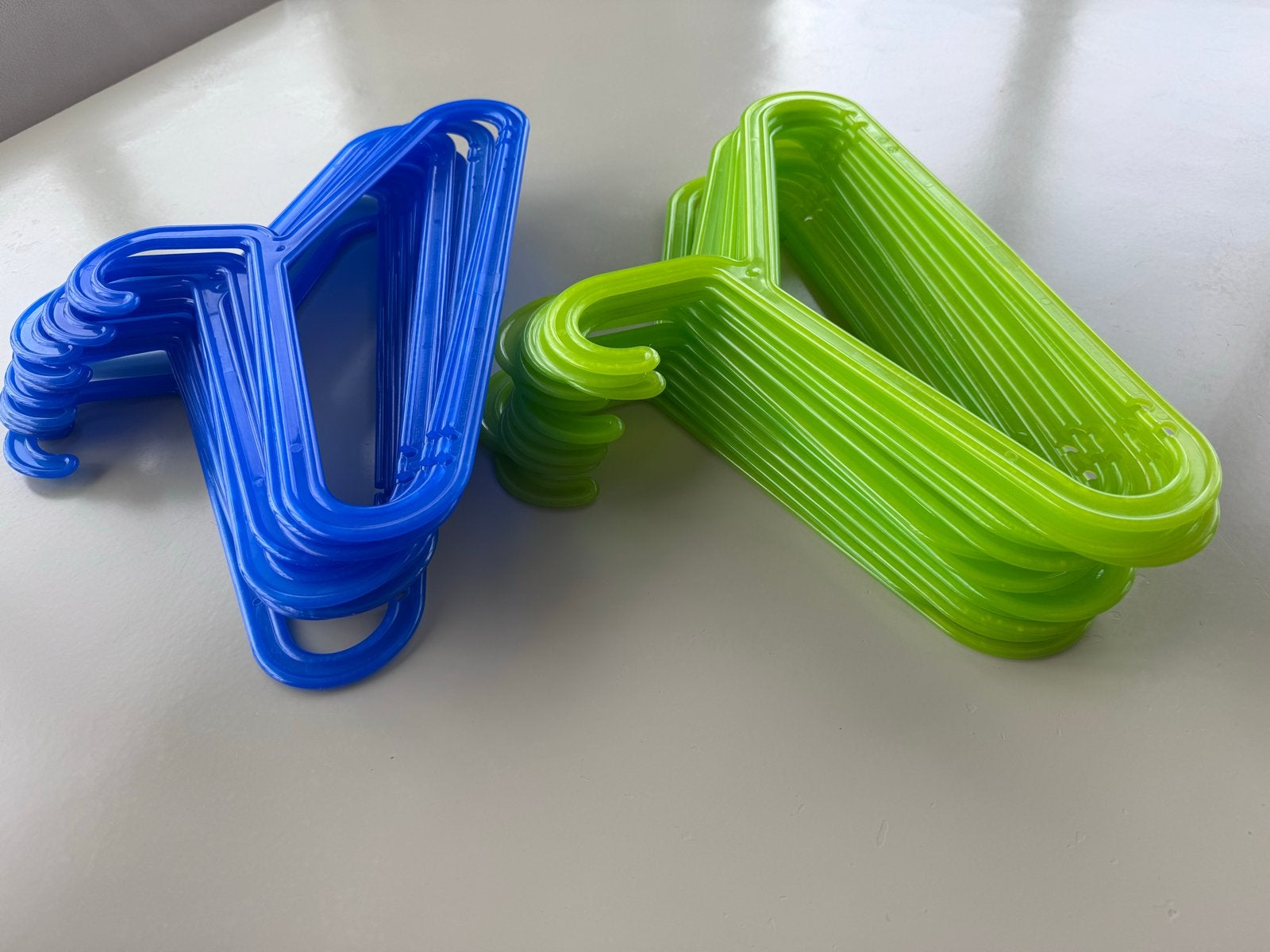 IKEA BAGIS Kinderkledinghangers - Blauw en Groen, Ophalen of Verzenden, Zo goed als nieuw, Kunststof, Kinderen