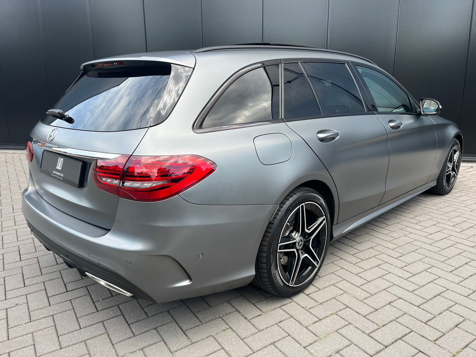 Foto 25 van Mercedes-Benz C-Klasse Estate 200 AMG MAGNO PANO VIRTUAL BUR