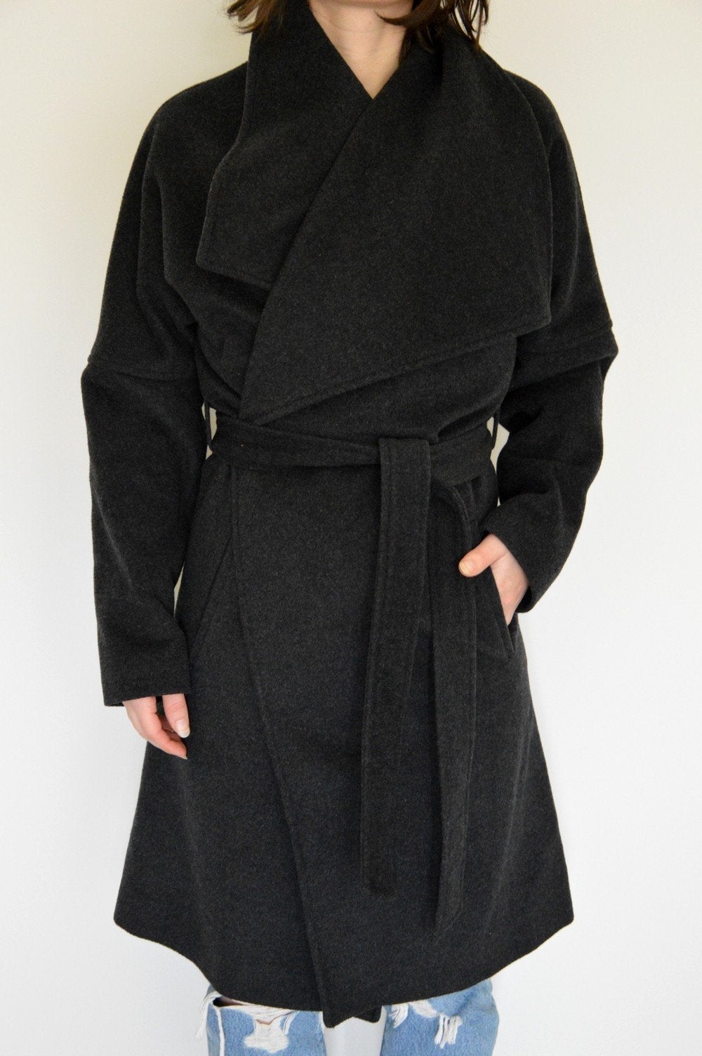 NIEUW: Donkergrijze, lange mantel van het merk Phase., Phase, Nieuw, Ophalen of Verzenden, Maat 36 (S)