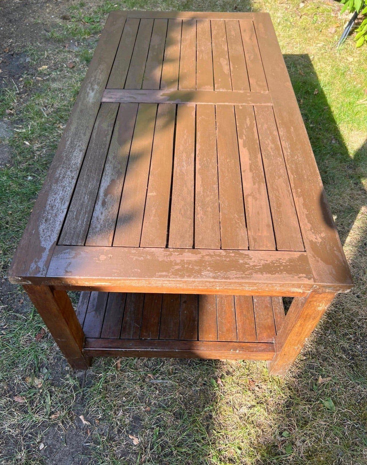 Stevige houten tuintafel, Ophalen, Zo goed als nieuw, Rechthoekig, Hout