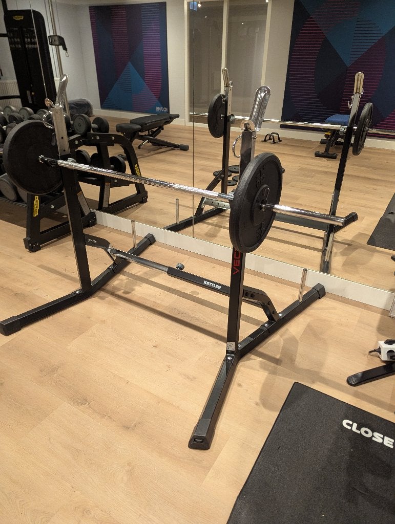 Kettler Squat Rack + Halterstang (28mm) + 95kg aan gewichten, Ophalen, Zo goed als nieuw, Benen, Overige typen