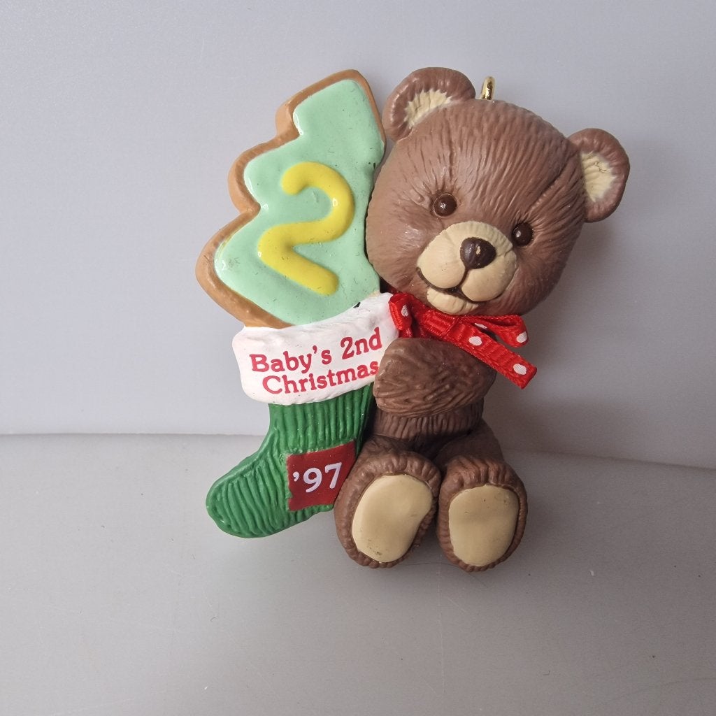 Hallmark Ornament Baby's 2nd Christmas '97 beertje vintage, Ophalen of Verzenden, Zo goed als nieuw