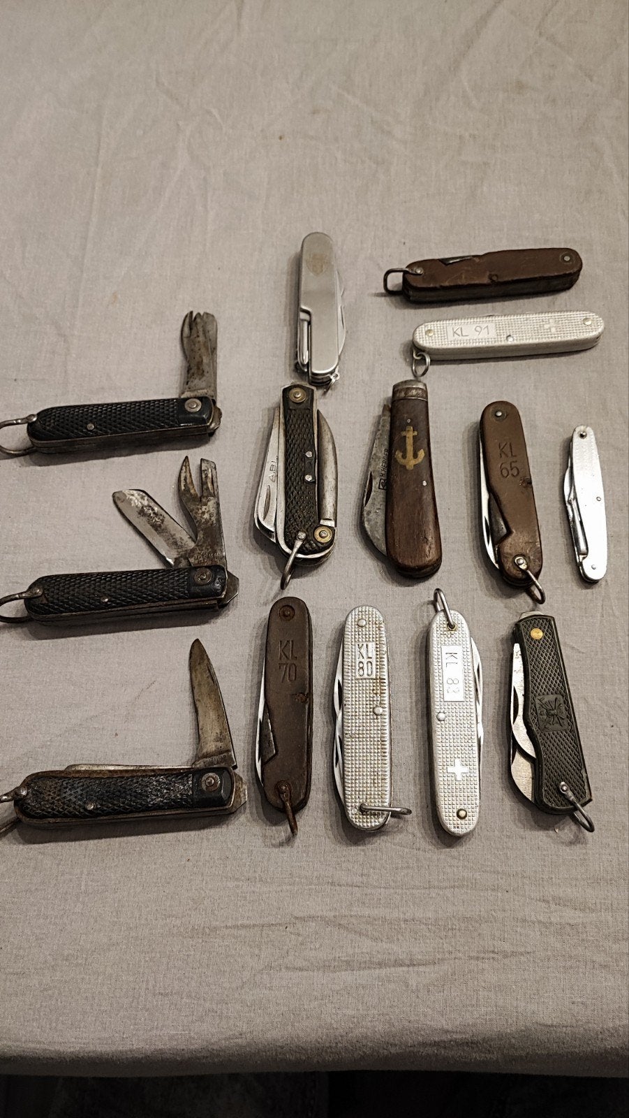 Partij van 14 militaire zakmessen (o.a. KL Victorinox, ABL), Ophalen of Verzenden, Landmacht, Nederland, Mes of Dolk
