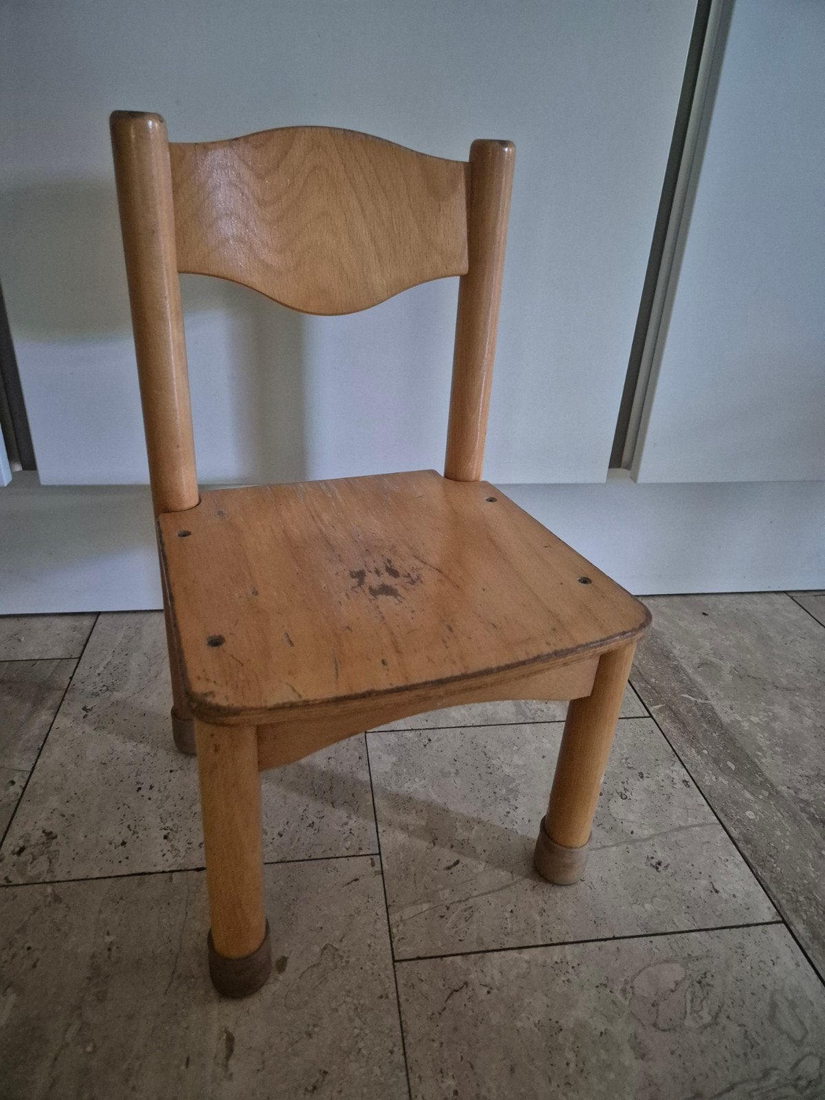 Schilte vintage blank houten stoeltje kleuterschool, Kinderen en Baby's, Kinderkamer | Tafels en Stoelen, Ophalen, Gebruikt, Stoel(en)