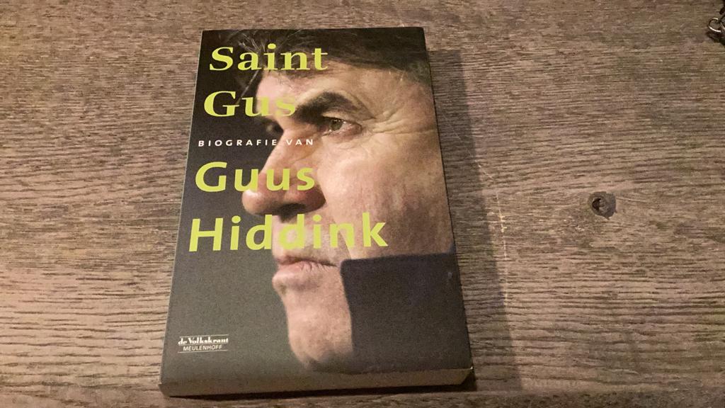 Saint Gus guus hiddink, Boeken, Ophalen of Verzenden, Zo goed als nieuw