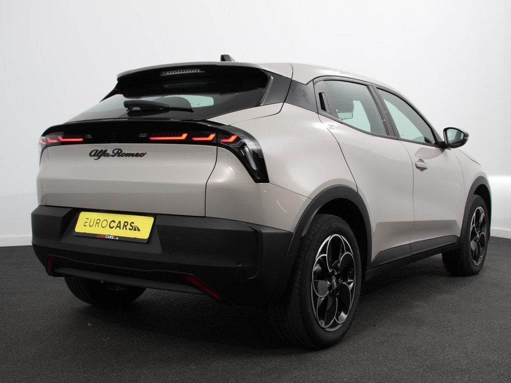 Alfa Romeo Junior Elettrica Automaat 156PK Adaptieve Cruise, 413 km, Stof, Gebruikt, Wit