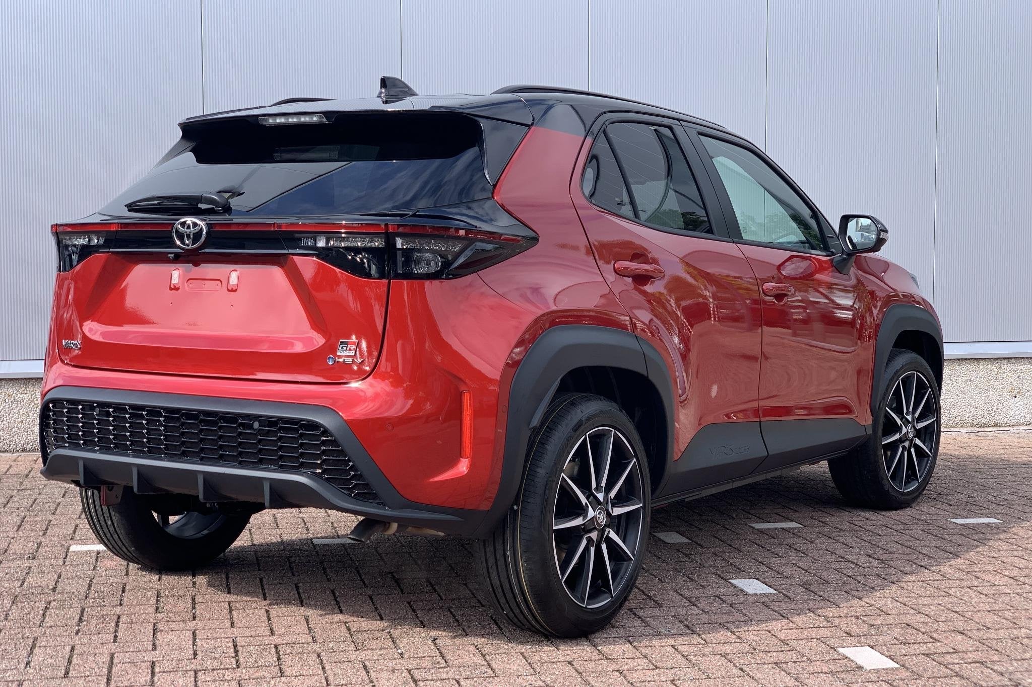 Toyota Yaris Cross 1.5 Hybrid 130 GR Sport / GR Sport Plus /, Automatische klimaatregeling, Zwart, 1490 cc, Bedrijf