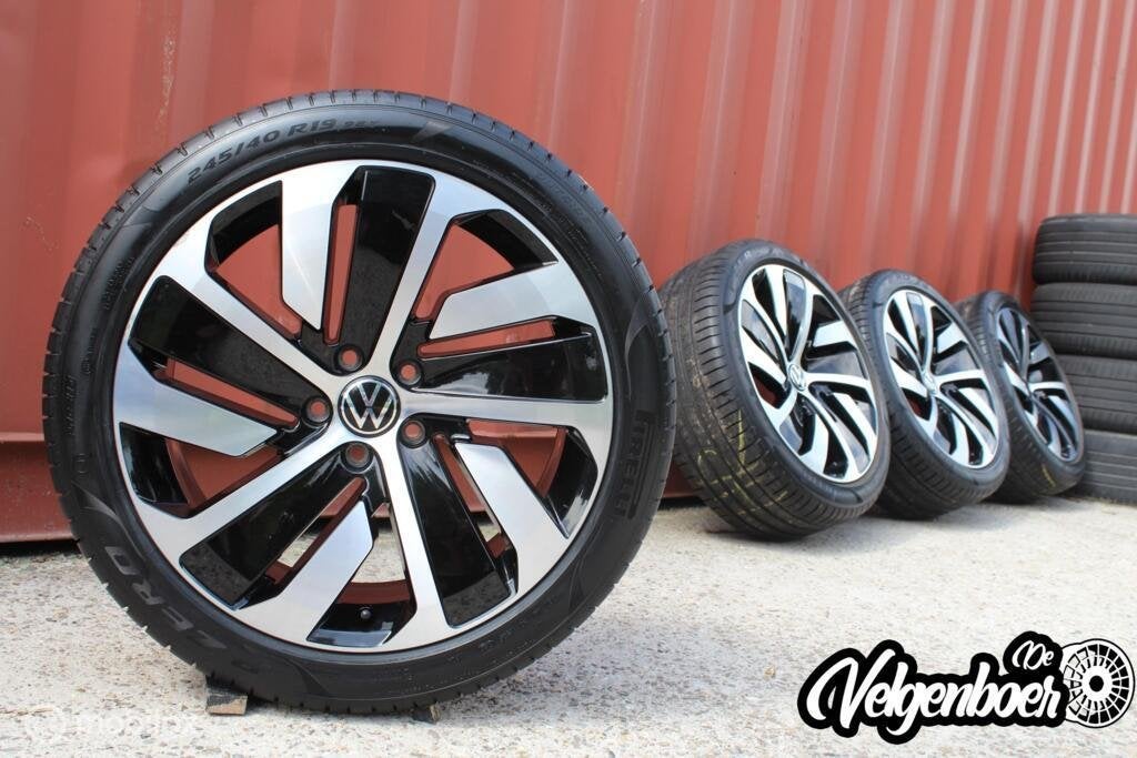 Volkswagen Arteon velgen + Pirelli zomerbanden | 19 inch!, Auto-onderdelen, Banden en Velgen, 19 inch, Banden en Velgen, Jetze Veldstraweg 71