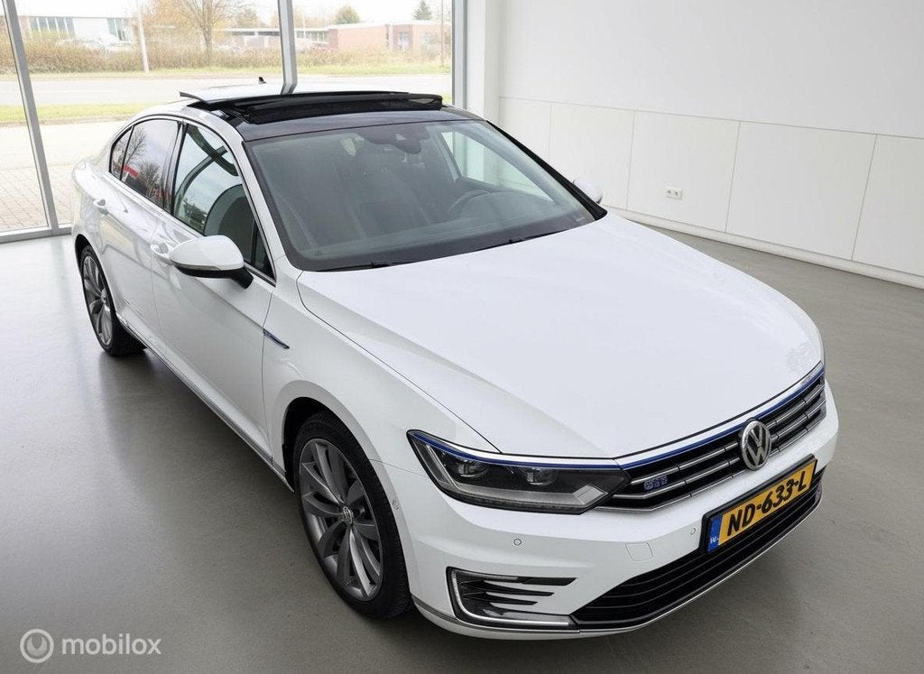 Volkswagen Passat 1.4 TSI GTE Highline Camera|Navi|Pano|, Gebruikt, Euro 6, 1622 kg, Wit