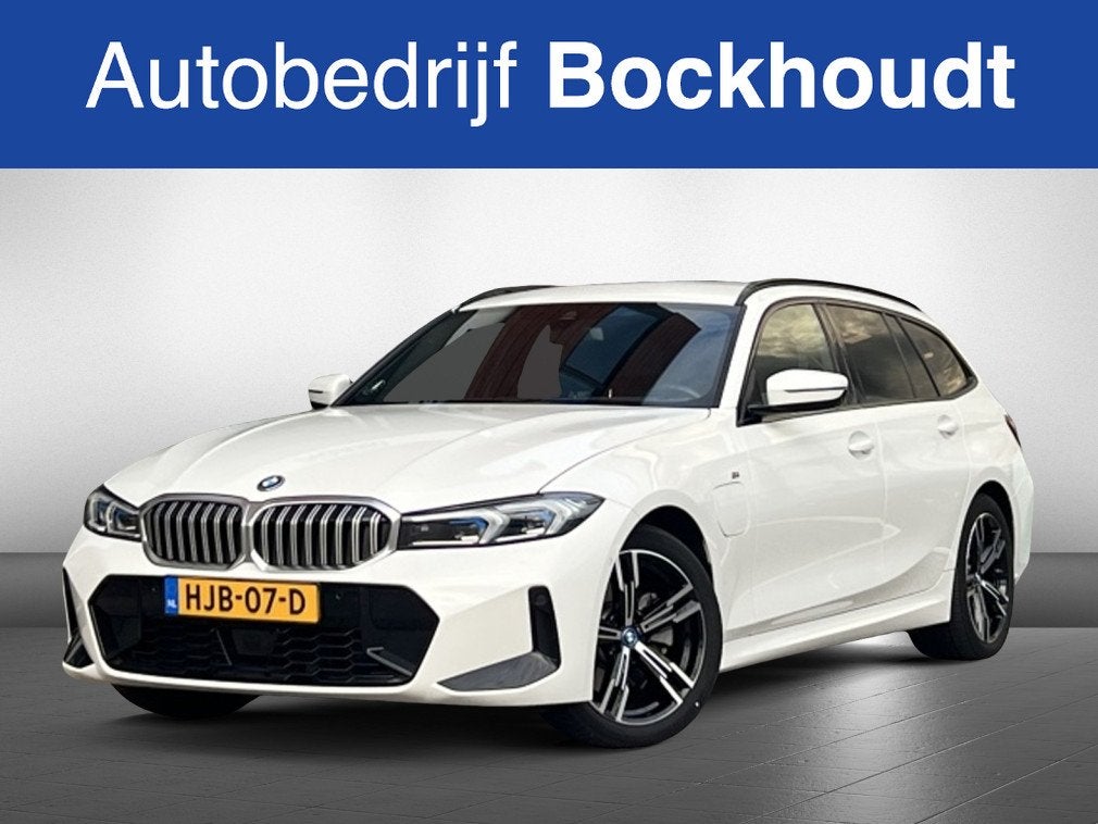 BMW 3 Serie Touring 330e M-Sport | Navi | Camera | Stoel-Stu, Auto's, 1998 cc, 1800 kg, Gebruikt, Euro 6