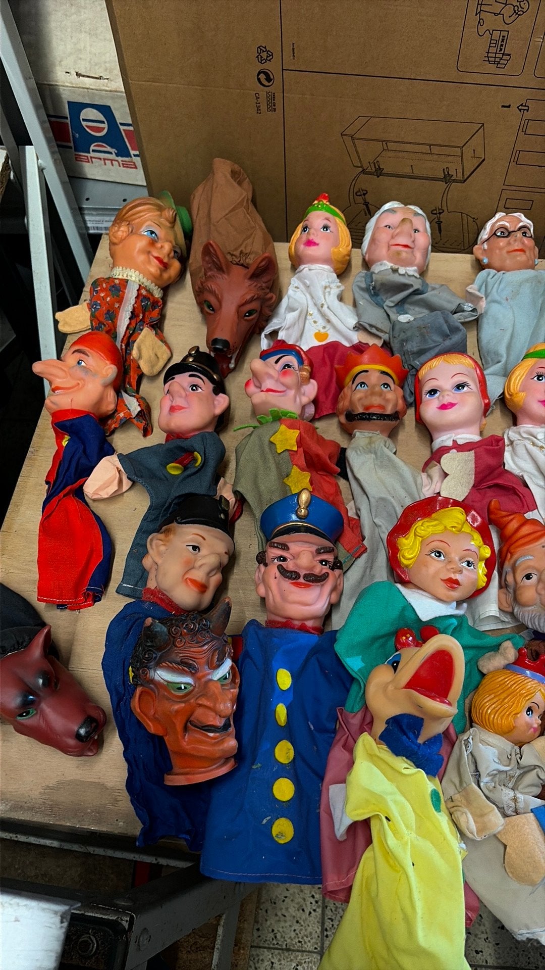 Poppen kast poppen partij, Ophalen of Verzenden, Zo goed als nieuw, Pop