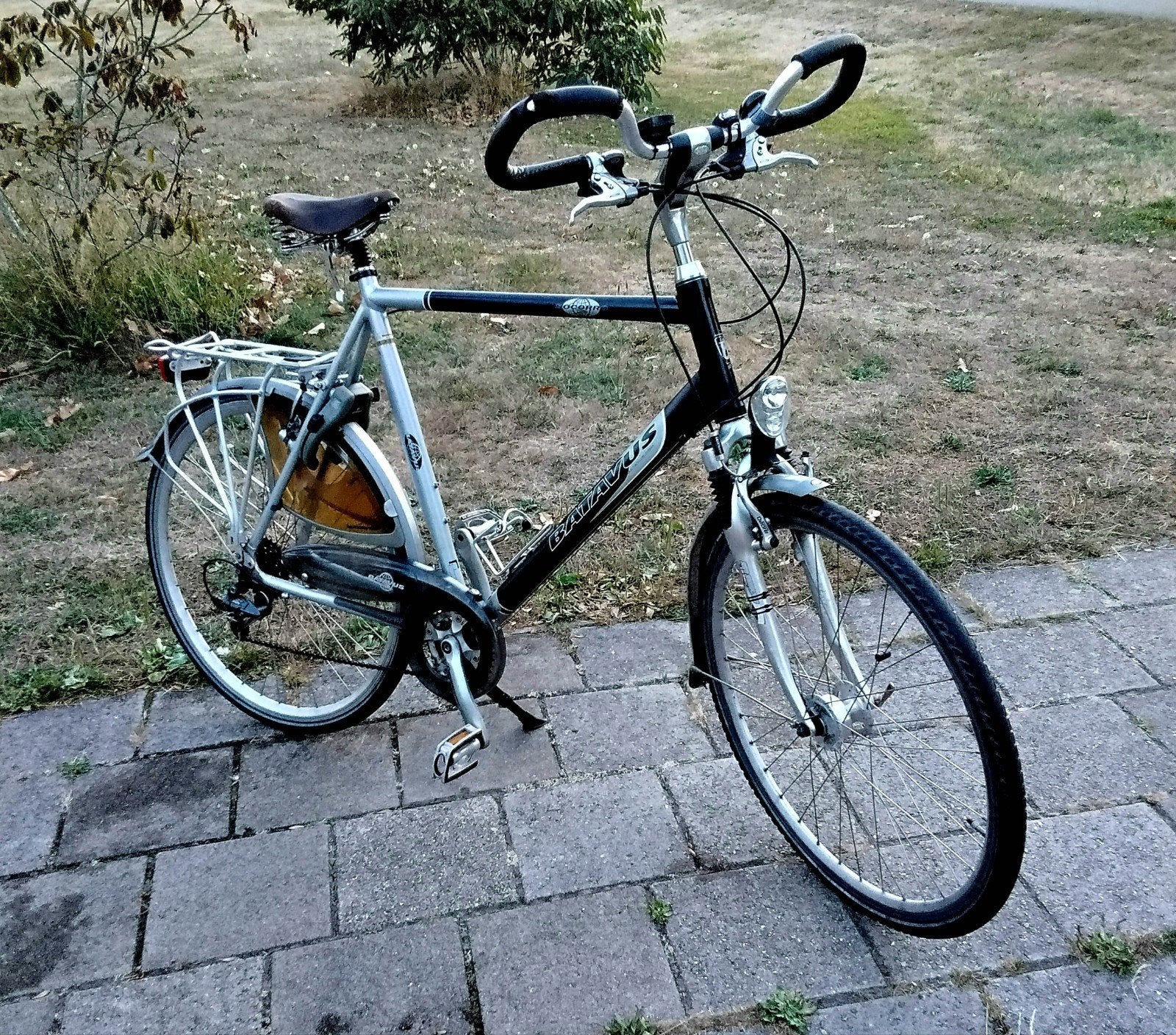 Zeer Mooie Batavus Socorro Trekking Herenfiets
28-inch 27-Sp, Ophalen, 28 inch, Vering, Velgrem