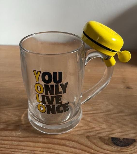 Bierpul met fietsbel en opdruk “ You Only Live Once “, Ophalen of Verzenden, Nieuw, Bierglas