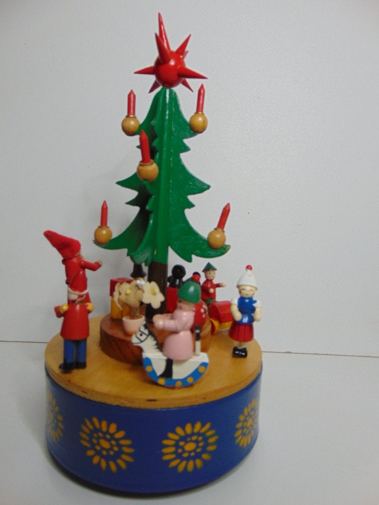 Prachtige houten Muziek doos met Kerstboom en figuurtjes