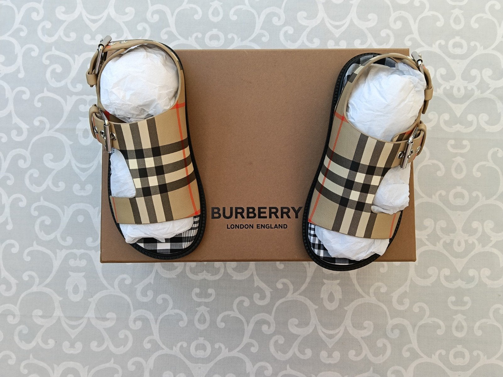 Burberry Sandalen Maat 31 - Nieuw in Doos, Kinderen en Baby's, Jongen of Meisje, Schoenen, Nieuw, Ophalen of Verzenden