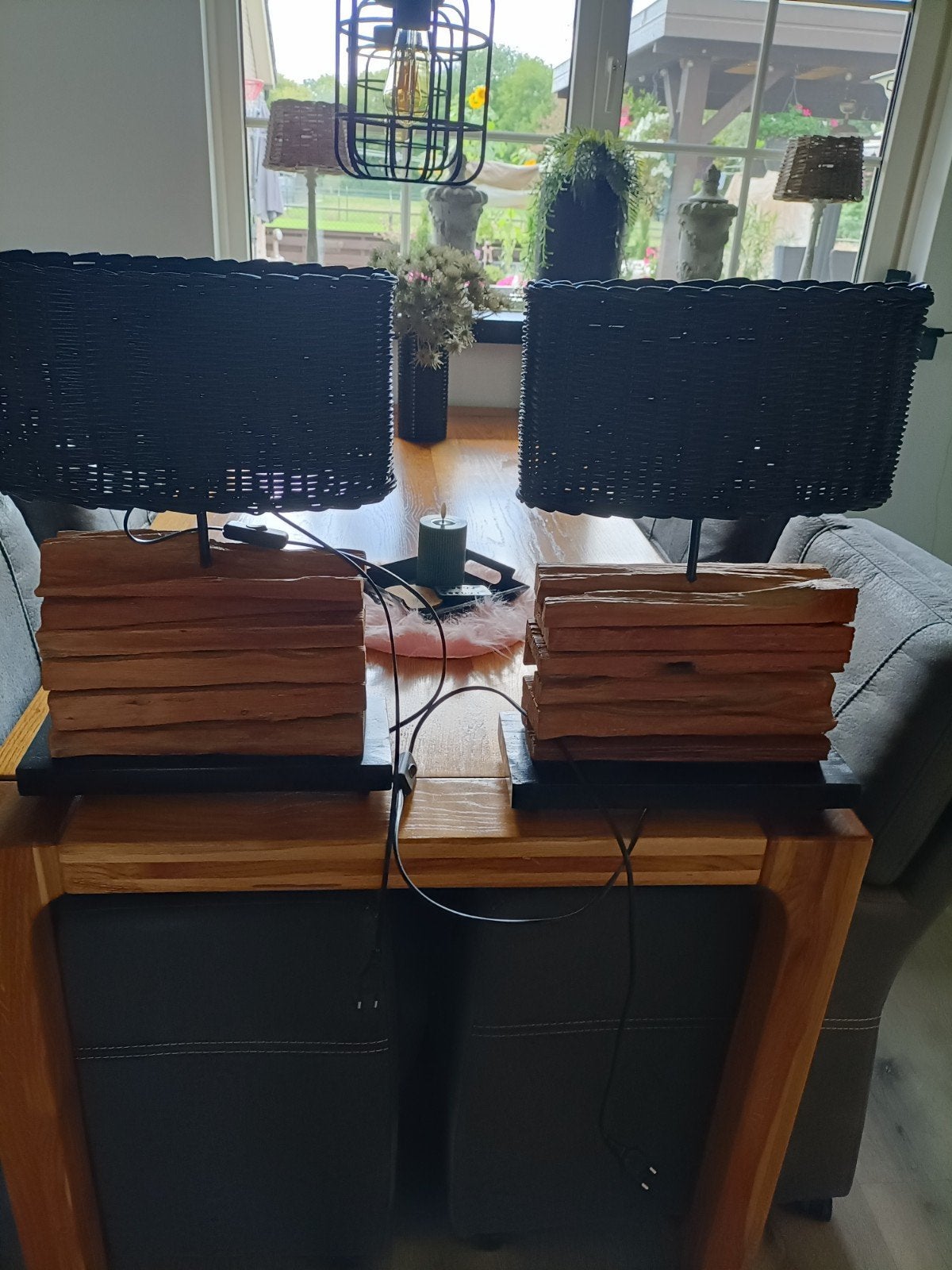 2 zware schemerlampen met houten voet en zwarte kap 25euro, Ophalen of Verzenden