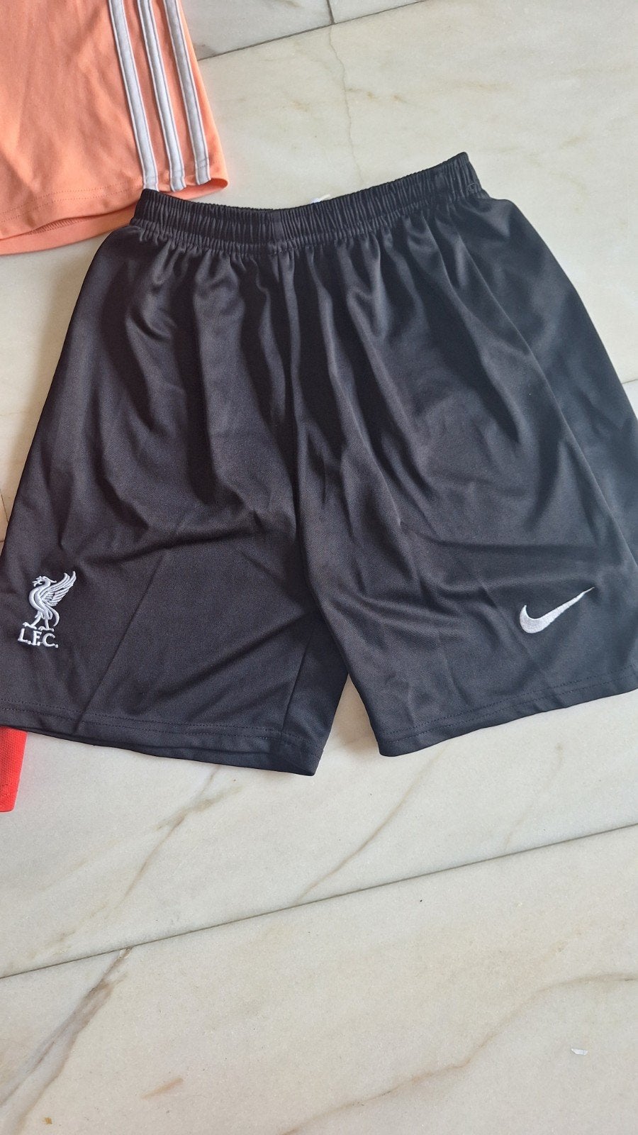 Zwart sportbroekje maat 26 met Nike en L.F.C. logo, Ophalen of Verzenden, Zo goed als nieuw