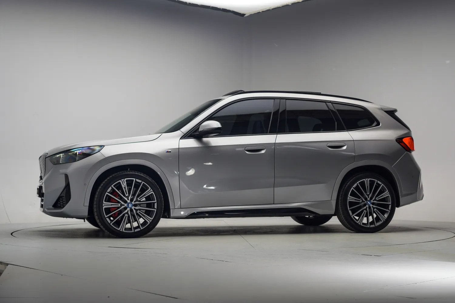 BMW iX1 eDrive20 67 kWh M Sport Edition [ Panorama Leder Har, Auto's, Automaat, 0 cilinders, Gebruikt, SUV of Terreinwagen