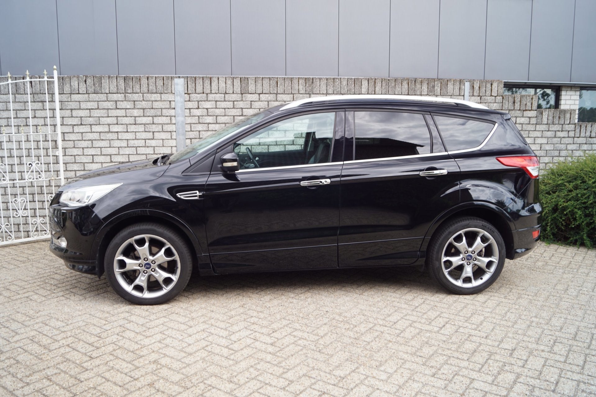 Foto 2 van Ford Kuga 1.5 Titanium Styling Pack 150PK Half Leder Sportst