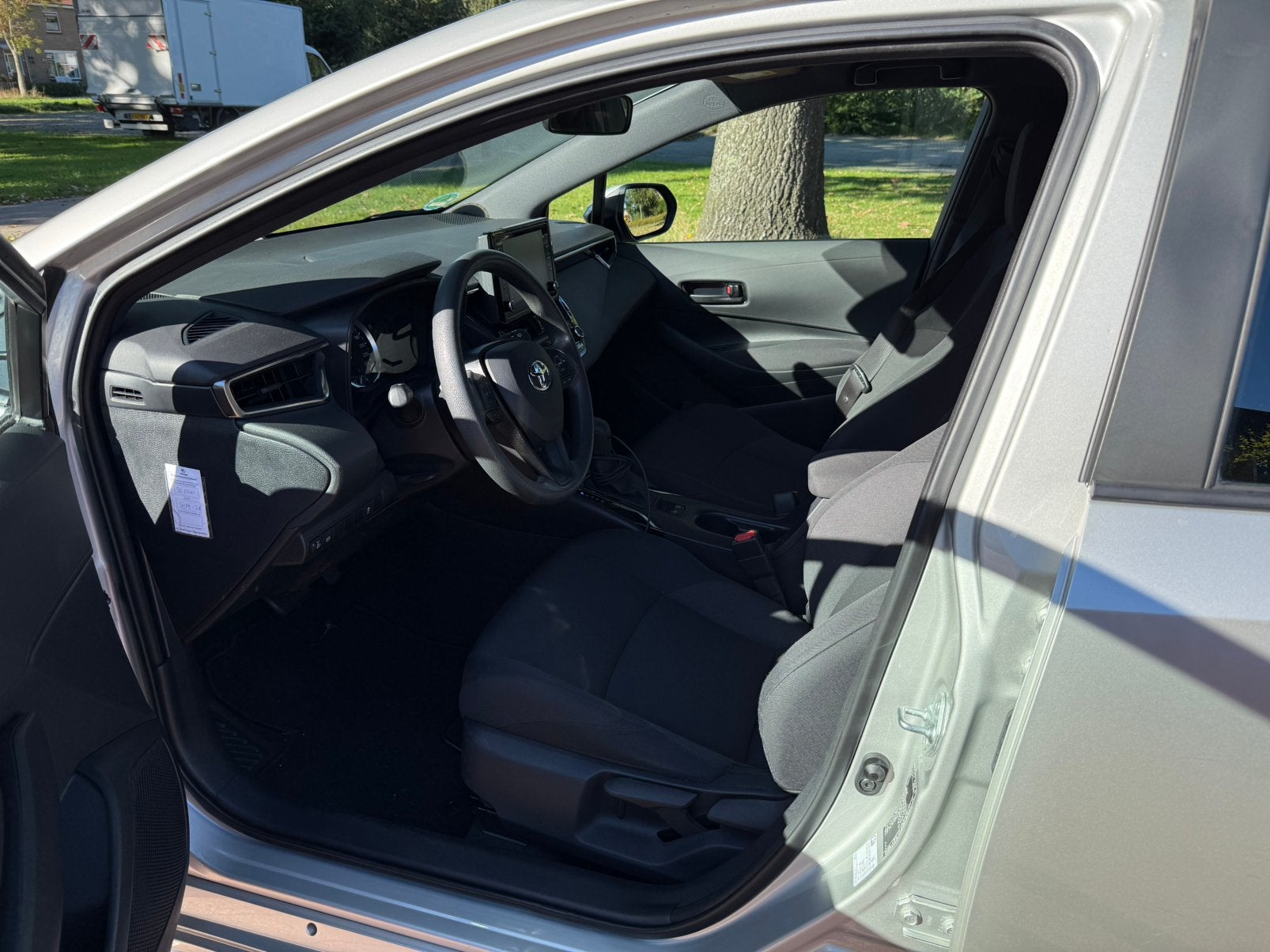 Foto 12 van Toyota Corolla 1.8 Hybrid Hatchback sports