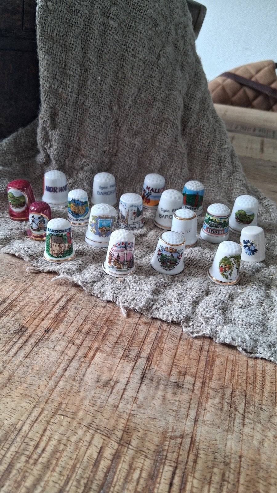 Grote collectie vingerhoedjes: dieren, bloemen, landen, Ophalen of Verzenden, Gebruikt, Porselein, Buitenland