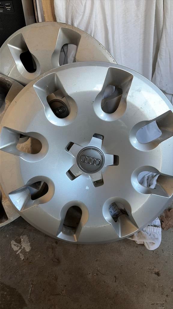 Audi wieldoppen, Ophalen, Zo goed als nieuw