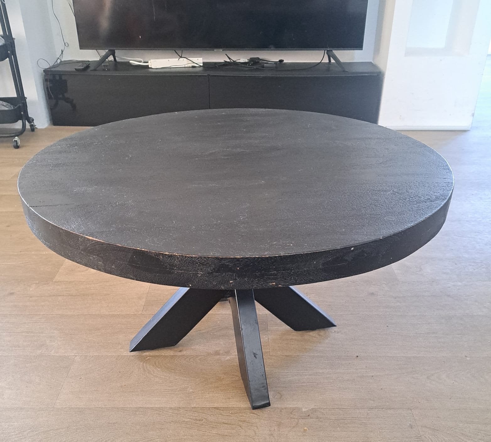 Gratis Ronde zwarte salontafel - Gebruikt, Ophalen, 50 – 75, Gebruikt, Rond