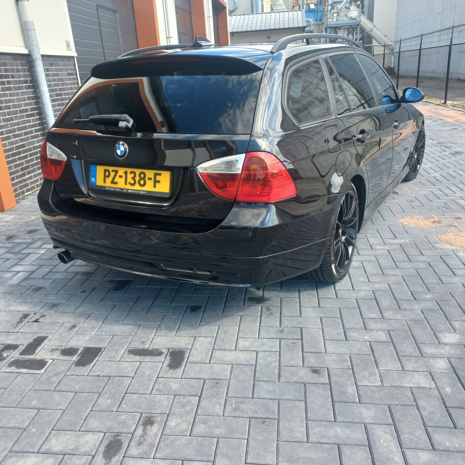 BMW 3-Serie 2.0 318 I Touring 2006 Zwart steenkoude airco!, 13 km/l, 4 cilinders, 129 pk, Zwart