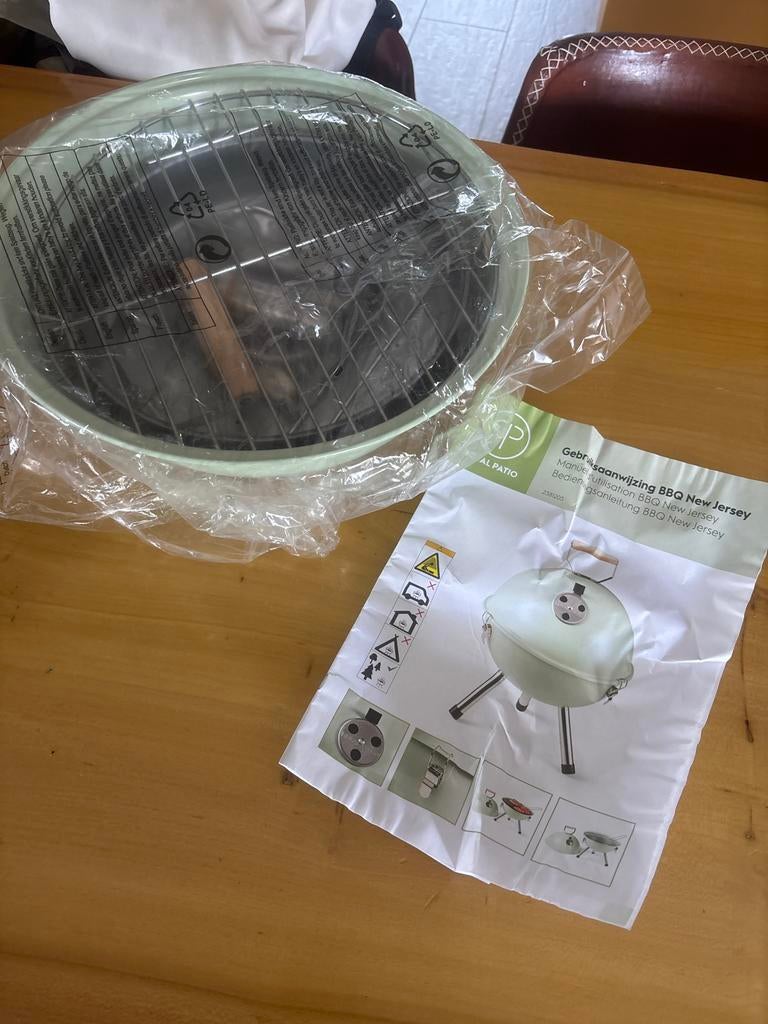 Nieuwe ROYAL PATIO BBQ - Compacte Houtskoolbarbecue, Tuin en Terras, Gasbarbecues, Nieuw, Ophalen