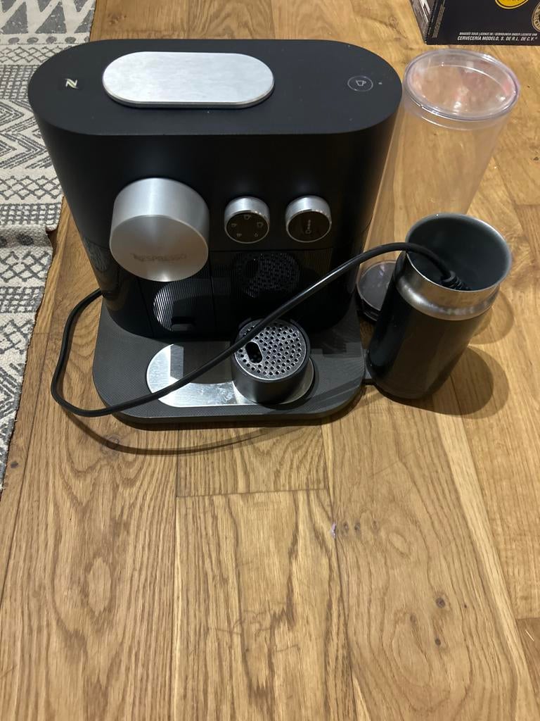Nespresso Vertuo Next Koffiemachine met Melkopschuimer, Ophalen, Koffiemachine, Niet werkend, 2 tot 4 kopjes