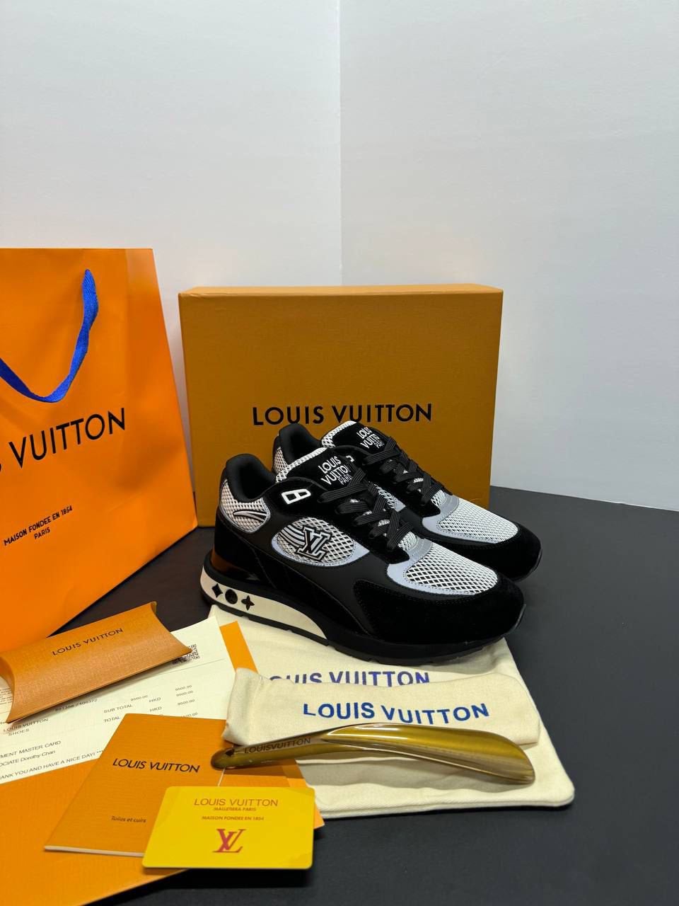 Lv sneakers laatste maten 41/43/44, Ophalen of Verzenden, Nieuw, Zwart