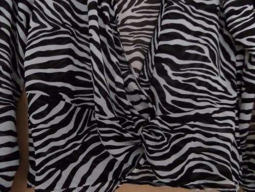 Aparte knoop-blouse met zebra print maat 40 van Shein: ZGAN, Ophalen of Verzenden, Zo goed als nieuw, Maat 38/40 (M), Zwart