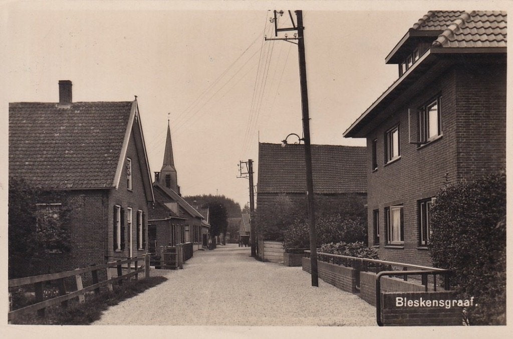 737A Bleskensgraaf dorpsgezicht Newo, Verzamelen, Ansichtkaarten | Nederland, Ophalen of Verzenden, 1920 tot 1940, Ongelopen, Zuid-Holland