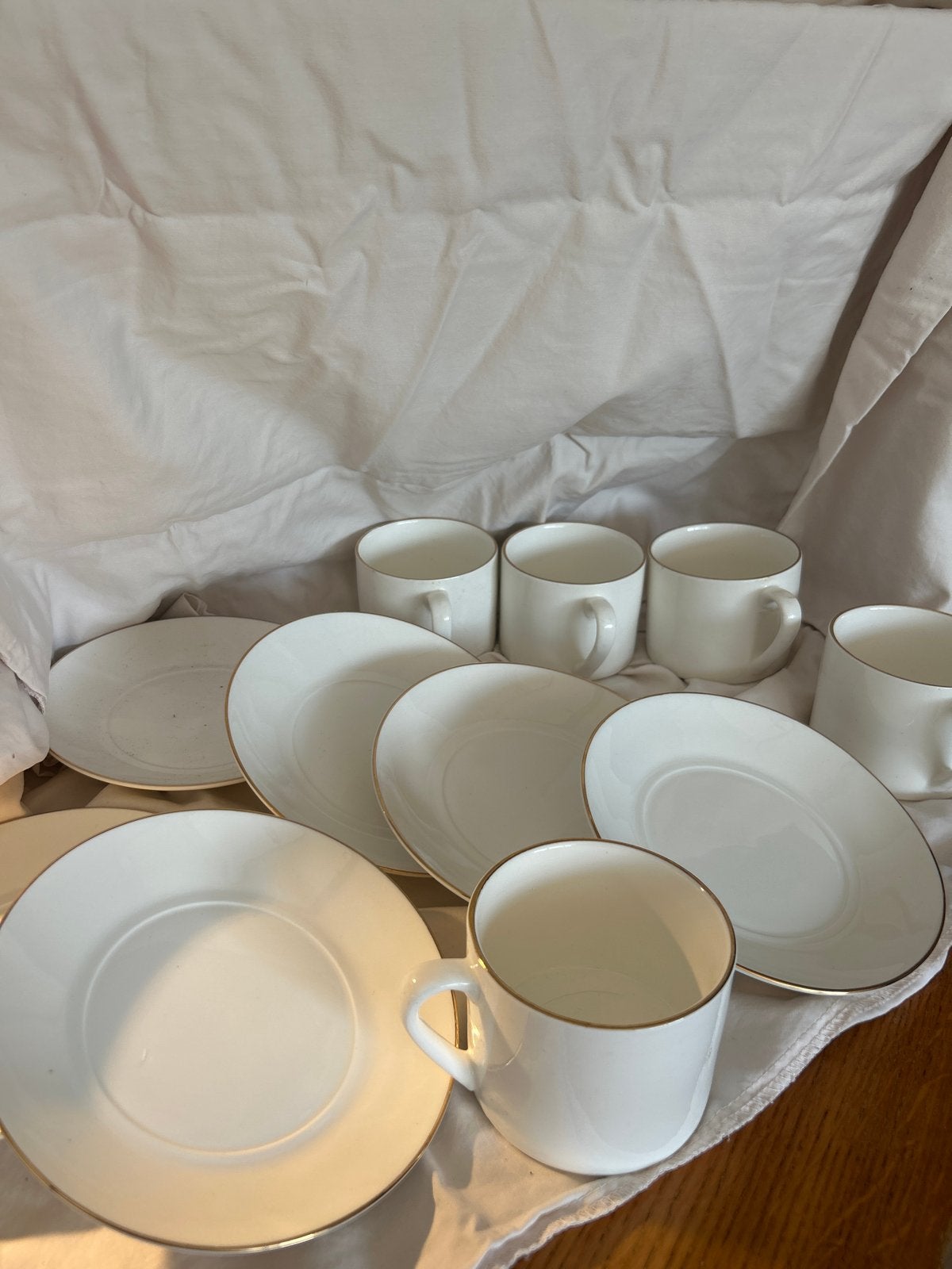 Ernesto servies: 6 kopjes en 6 schotels met gouden rand, Gebruikt, Overige merken, Ophalen of Verzenden, Kop(pen) en/of Schotel(s)