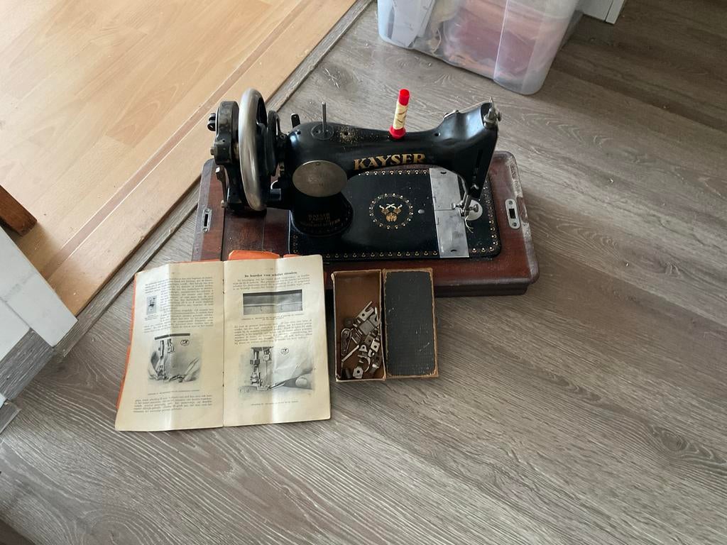Antieke Kayser Naaimachine met Handleiding en Accessoires, Antiek en Kunst, Ophalen of Verzenden