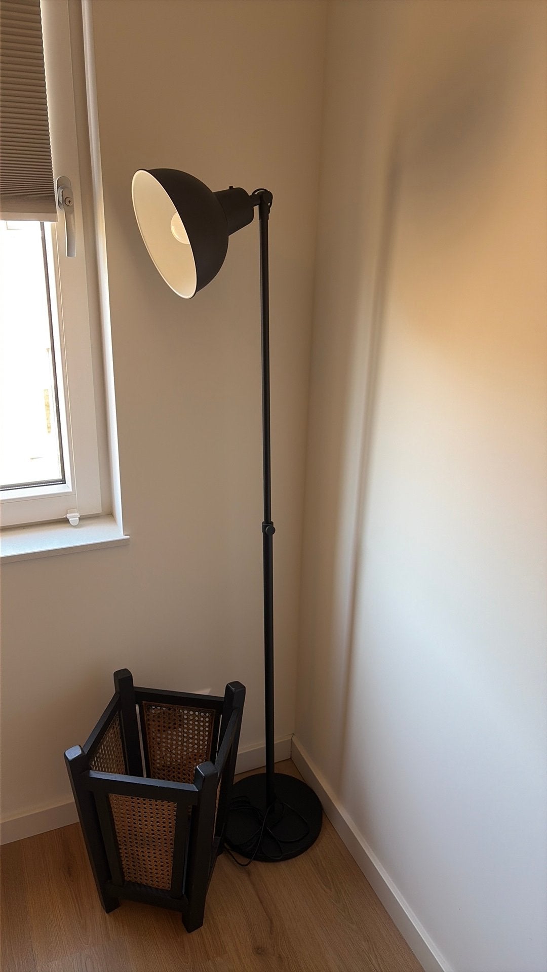 Staande lamp Ikea, Huis en Inrichting, Lampen | Vloerlampen, Ophalen, Zo goed als nieuw, 150 tot 200 cm