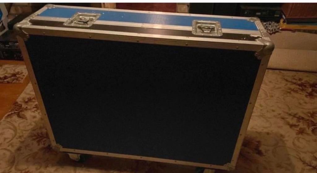 Soundcraft Delta 200 Analoog Mengpaneel met Flightcase, Muziek en Instrumenten, Mengpanelen, Ophalen, Gebruikt, 20 kanalen of meer