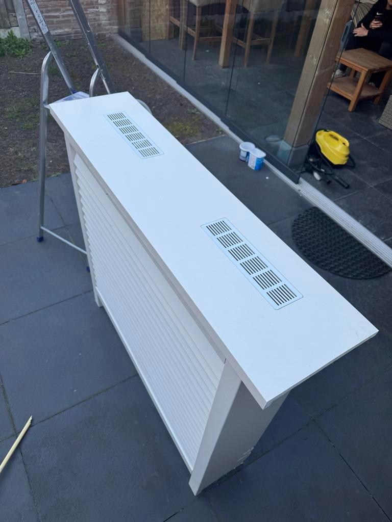 Witte radiatorombouw met lamellen - Zo goed als nieuw, Ophalen, Zo goed als nieuw