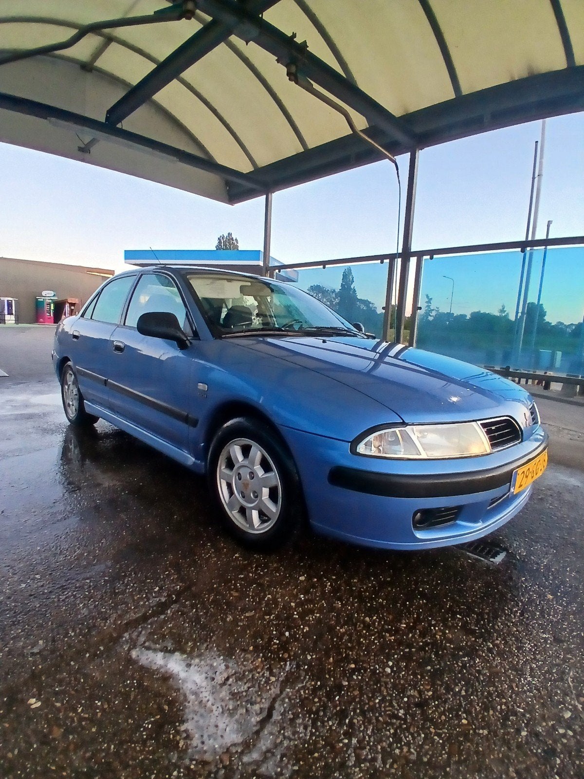 Mitsubishi Carisma 1.8 Avance SDN 2000 Blauw, Auto's, Voorwielaandrijving, 4 cilinders, 1834 cc, Blauw