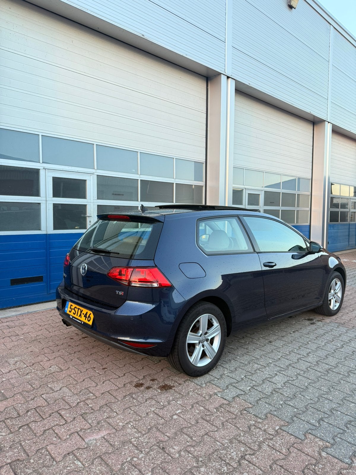Volkswagen Golf 7 1.4 TSI automaat DEALER ONDERHOUDEN, Auto's, 4 cilinders, Blauw, 620 kg, Origineel Nederlands